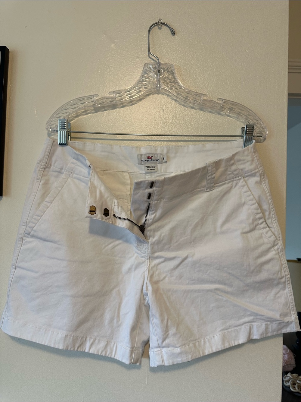 Vineyard Vines White Women's Cotton Shorts